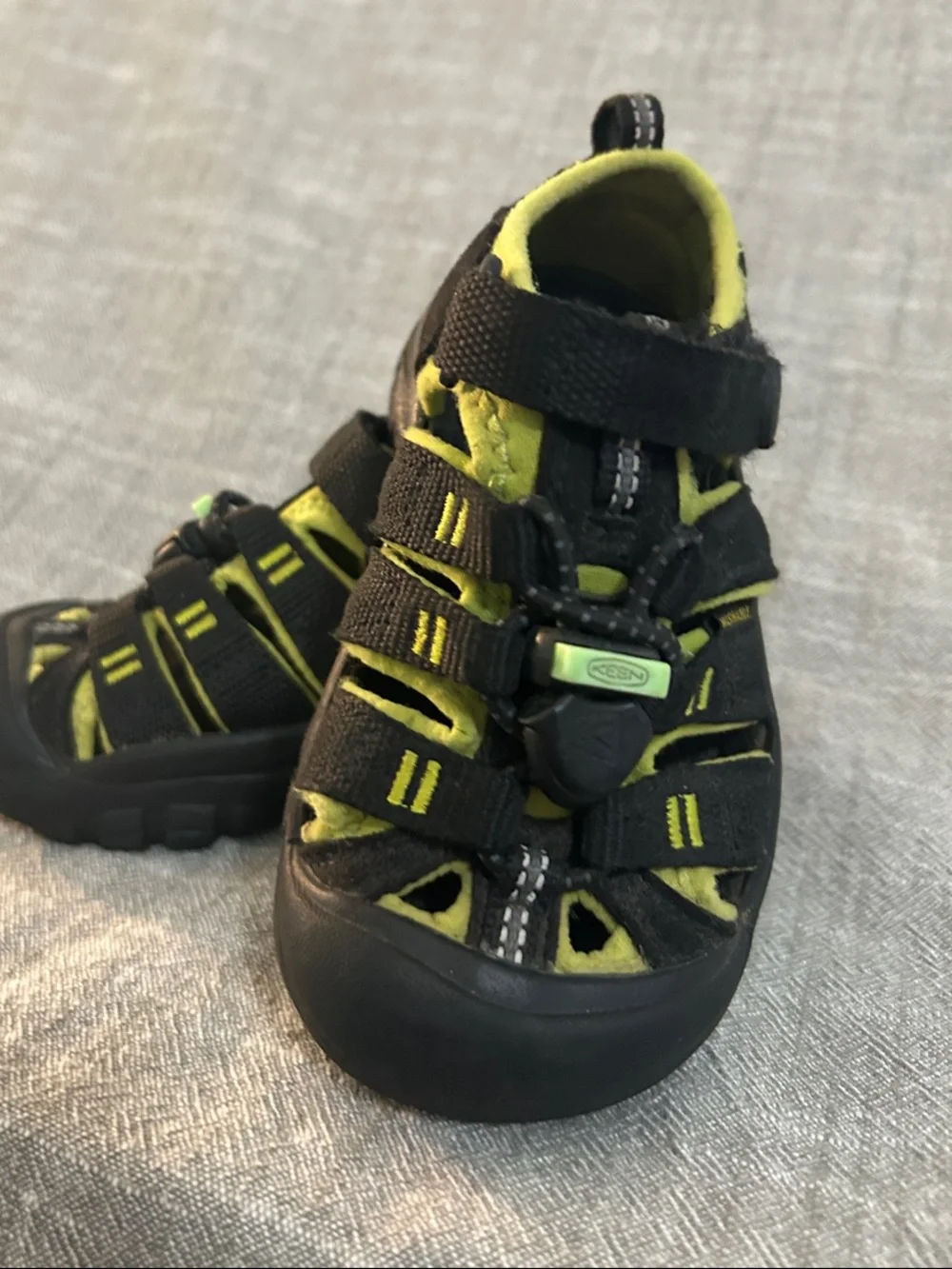 Keen Kids Black and Lime Athletic Closed-Toe Sandals